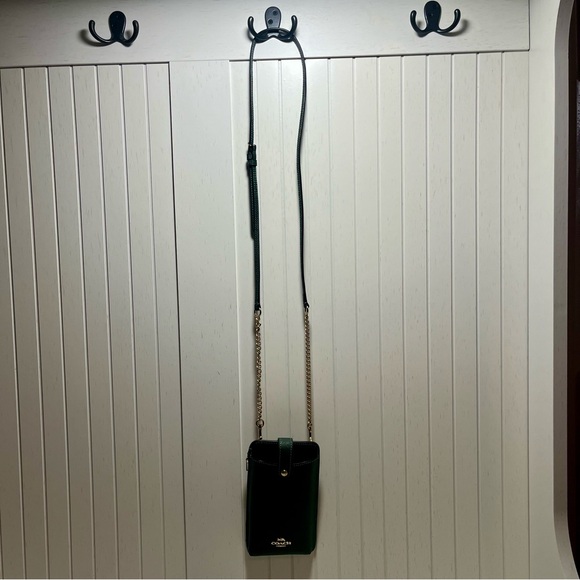 ☘️Coach Emerald Leather Phone Crossbody with Chain - Like New - Picture 9 of 9